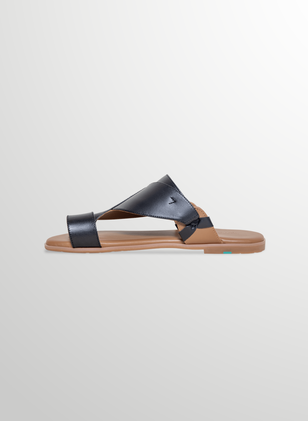 Mens sandals traditional style|صندل تماشي رجالي بتصميم أنيق ومريح للاستخدام اليومي|Tamashee premium Arabic sandals|Detail image of Tamashee flat sandals leather|Story of Tamashee Arabic footwear men|Tamashee cow leather footwear|Leather sandals classic me