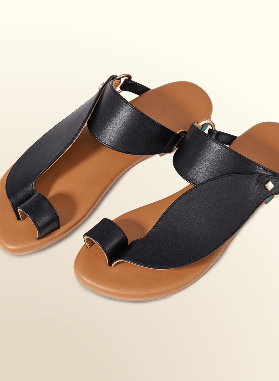Black sandals for women leather flat sandals|Black women sandals classic flat sandals design|Black sandals comfortable women sandals|Tamashee leather sandals Black women|Detail Of Black women sandals premium leather|Black sandals comfortable flat design|B
