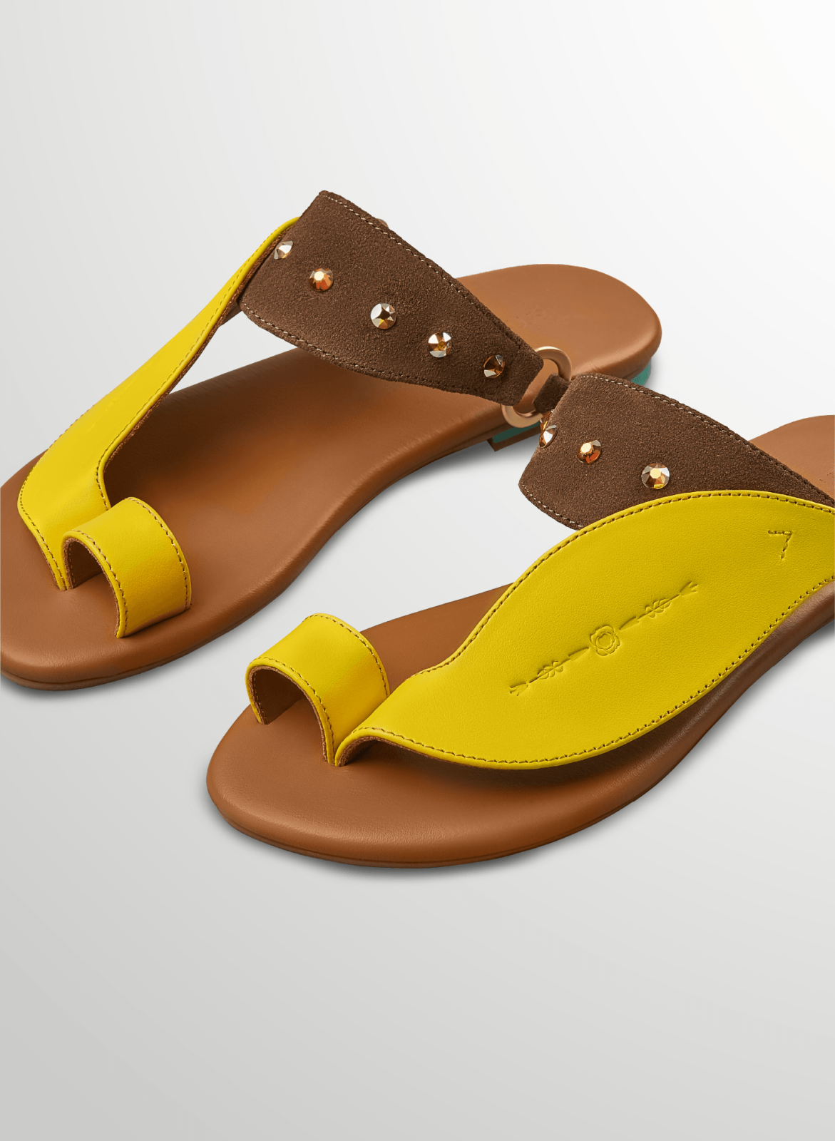 Tamashee Samh Sandals modern women sandals in UAE|Tamashee Samh Sandals trendy leather Arabic sandals|Tamashee Samh Sandals lightweight women sandals|Tamashee Samh Sandals casual flat sandals for women|Detail of Tamashee Samh Sandals elegant Arabic leathe