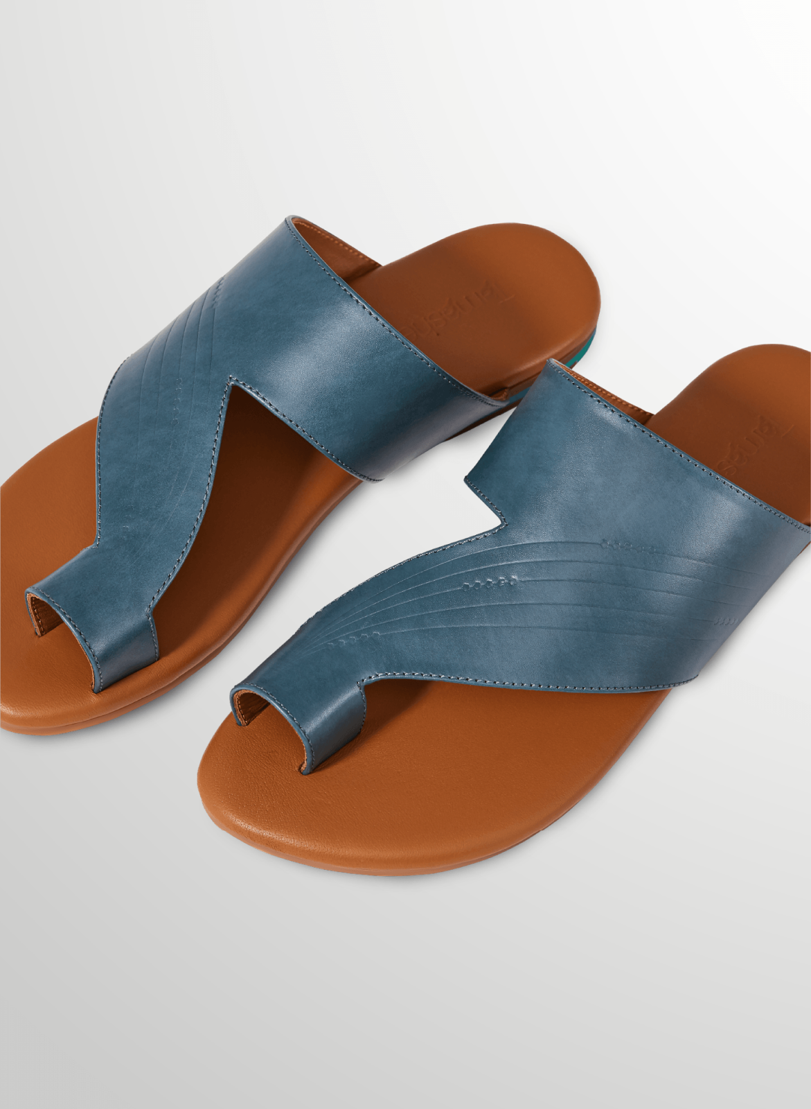 Yerz Sandals soft summer flat sandals|Yerz Sandals classic women Arabic sandals|Yerz Sandals elegant summer flat sandals|Detail images of chic light leather sandals|Yerz Sandals comfortable flat summer sandals|Yerz Sandals trendy UAE women Arabic sandals|