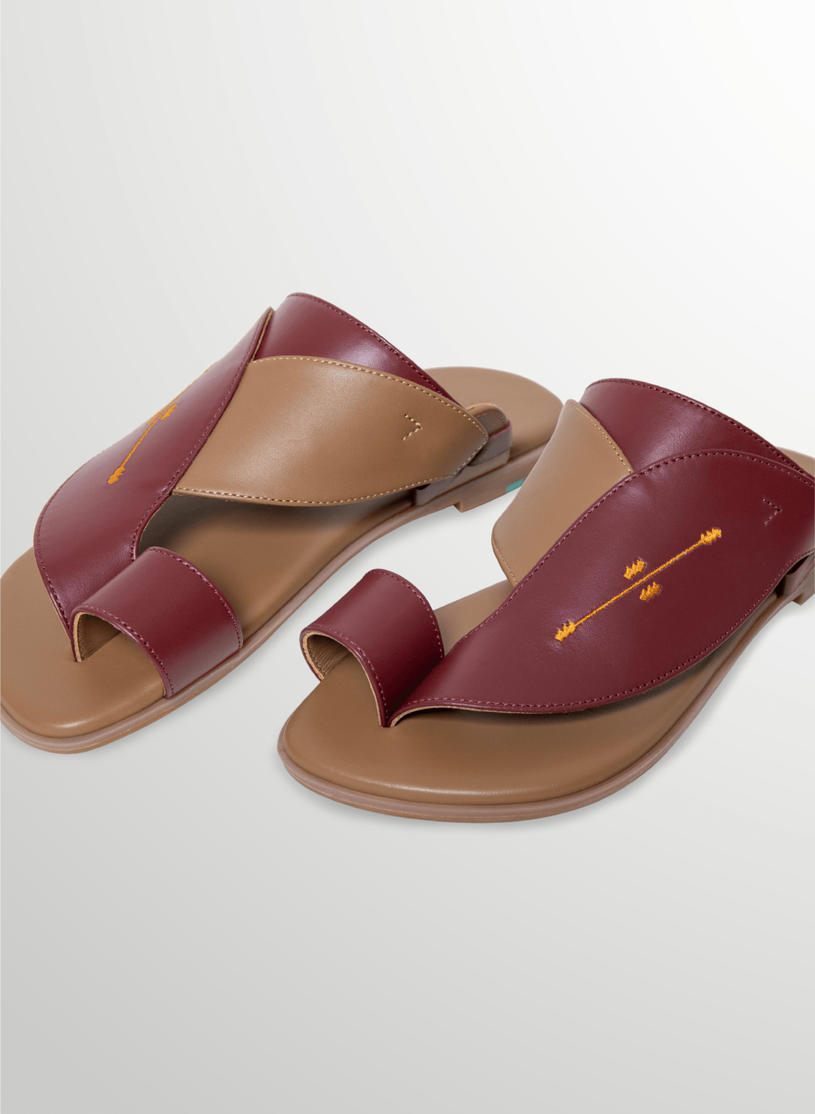 Tamashee flat sandals men|صندل رجالي مريح مناسب للمشي الطويل في الأجواء الحارة|Story of Tamashee Arabic style sandals|Detail image of Cow leather sandals for men|صندل تماشي بخامة عالية الجودة وتصميم عملي|Leather sandals for men UAE