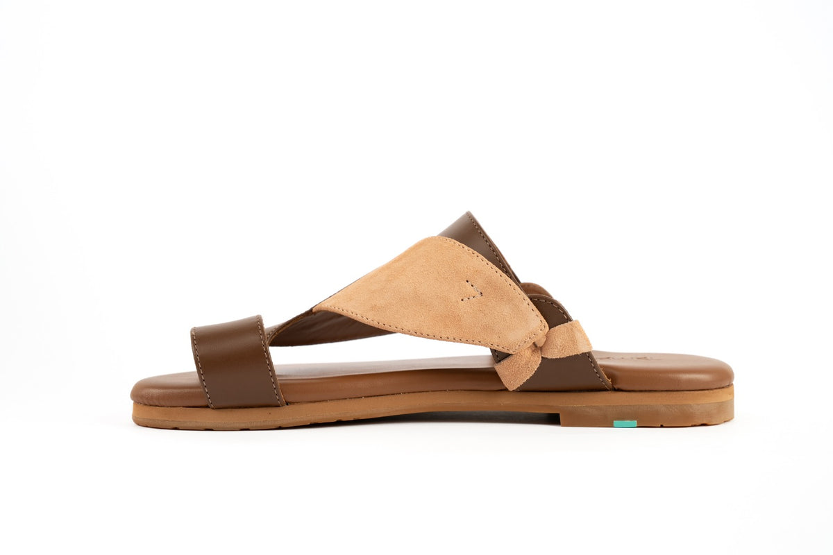 Gerab Arabic Sandals For Men At Tamashee|Gerab Flat Sandals for Men Premium Leather Sandals|Gerab Arabic Sandals for men at Tamashee|Side View of Arabic Sandals for Men|صندل رجالي جلد طبيعي يوفر الراحة والثبات طوال اليوم|Detail Information With image Abou