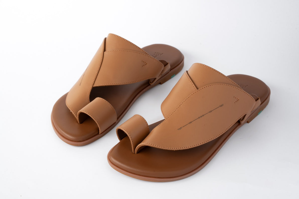 Cow Leather Ring of Sadr Arabic Sandals|صندل تماشي بخامة عالية الجودة وتصميم عملي|Traditional Sadr Arabic sandals for men|Side View of Sadr Arabic Sandals for Men|Upper View of Sadr Men Arabic Sandals|Detail Information of Genune Cow Leather|Inspiration o