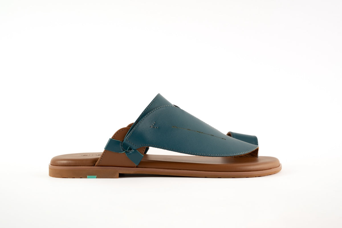 Side view of Stylish Arabic Sandals|Tamashee Touq Sandals for Men Premium Arabic Leather Style|Touq Arabic Sandals for Men |Leather Ring of Men Arabic Sandals|صندل جلد البقر من تماشي بجودة عالية ومظهر عصري|Detail Information with Images about Touq Arabic 
