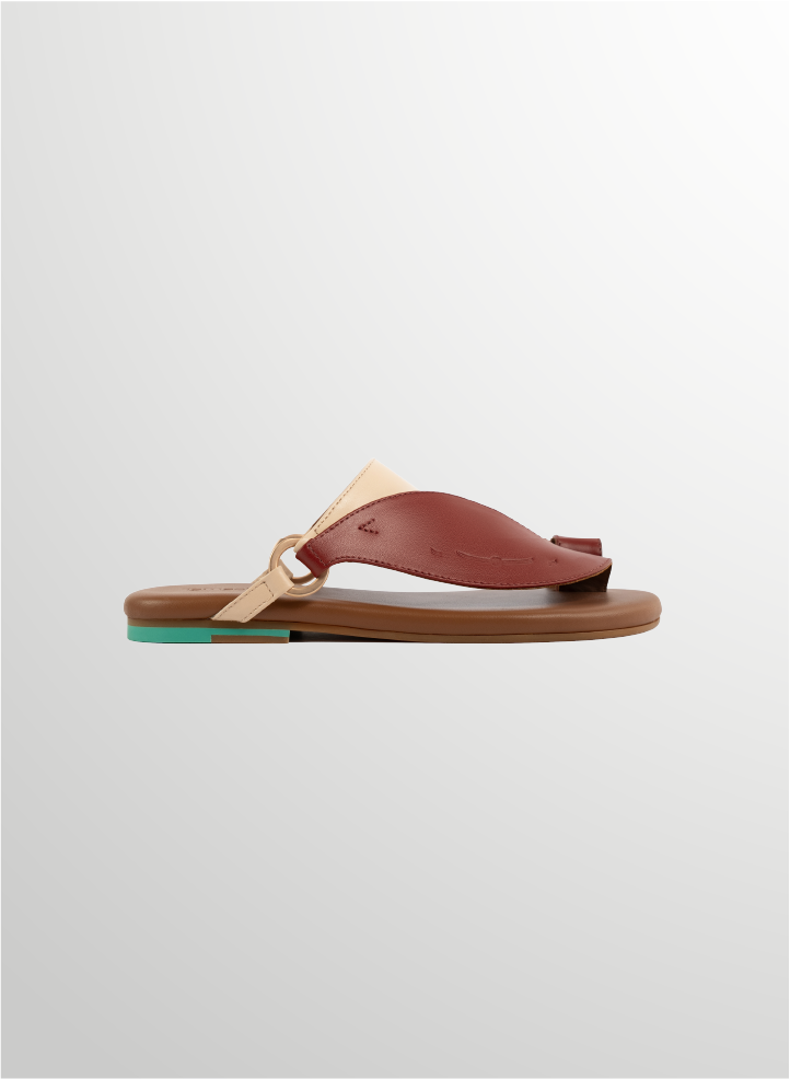 Side View of Mahzam Women Sandals|Tamashee Mahzam Sandals For Women Premium Cow Leather|Traditional Burgundy Mahzam Tamashee Sandals for women|Iron matte gold ring of Burgundy Sandals for Women|Upper View of Talaheeq cow leather mix of natural and Burgund