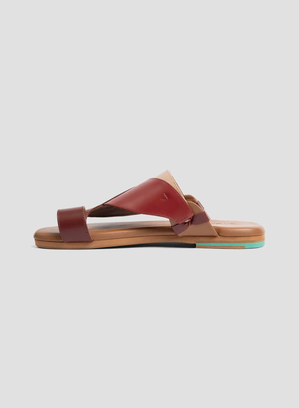 Side view of Leather Ring of Salis Sandals|Man Wearing Tamashee Arabic Sandals|Classic Salis Tamashee Arabic Sandals for men Style|Side view of Classic Tamashee Arabic Man Sandals|Upper view of Traditional Sandals|Detail Over view of Traditional Salis San