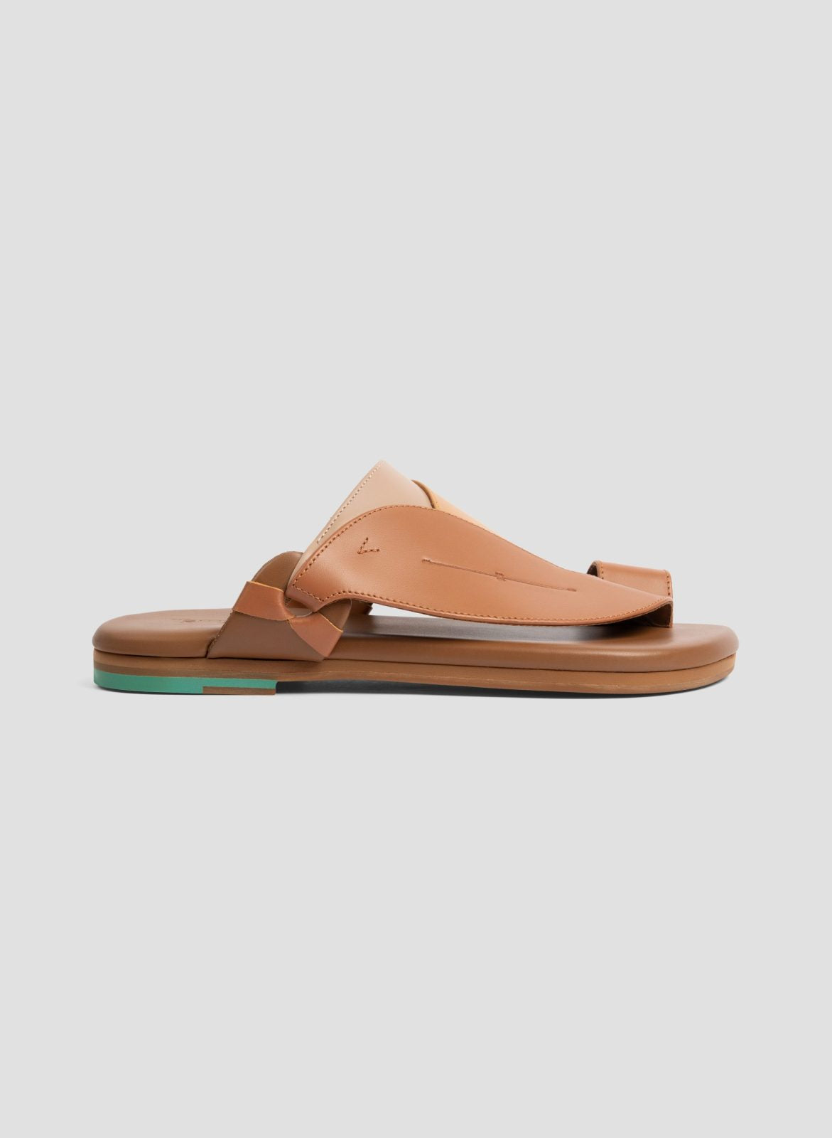 Side View of Cow Leather Hayyin Men Sandals|صندل رجالي أنيق وخفيف للاستخدام اليومي|Stylish Side view of Hayyin Tamashee Sandals for men|صنادل رجالي خفيفة الوزن ومريحة للارتداء الطويل|صندل تماشي بتصميم بسيط وأنيق يناسب جميع الأذواق|Detail Of Hayyin Tamashe