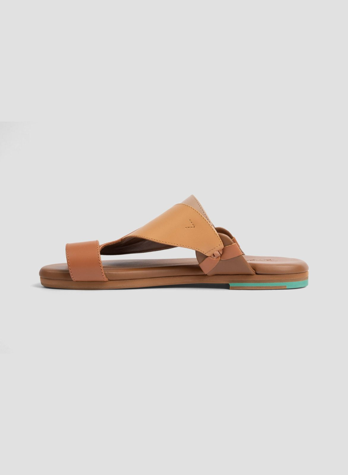 Side View of Cow Leather Hayyin Men Sandals|صندل رجالي أنيق وخفيف للاستخدام اليومي|Stylish Side view of Hayyin Tamashee Sandals for men|صنادل رجالي خفيفة الوزن ومريحة للارتداء الطويل|صندل تماشي بتصميم بسيط وأنيق يناسب جميع الأذواق|Detail Of Hayyin Tamashe