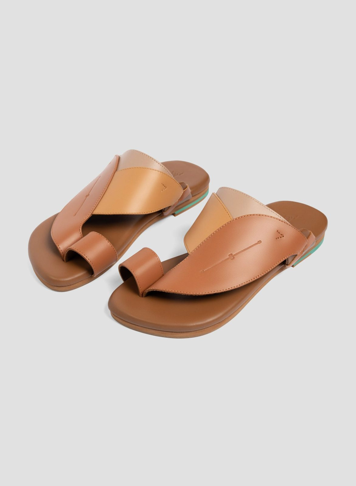 Side View of Cow Leather Hayyin Men Sandals|صندل رجالي أنيق وخفيف للاستخدام اليومي|Stylish Side view of Hayyin Tamashee Sandals for men|صنادل رجالي خفيفة الوزن ومريحة للارتداء الطويل|صندل تماشي بتصميم بسيط وأنيق يناسب جميع الأذواق|Detail Of Hayyin Tamashe
