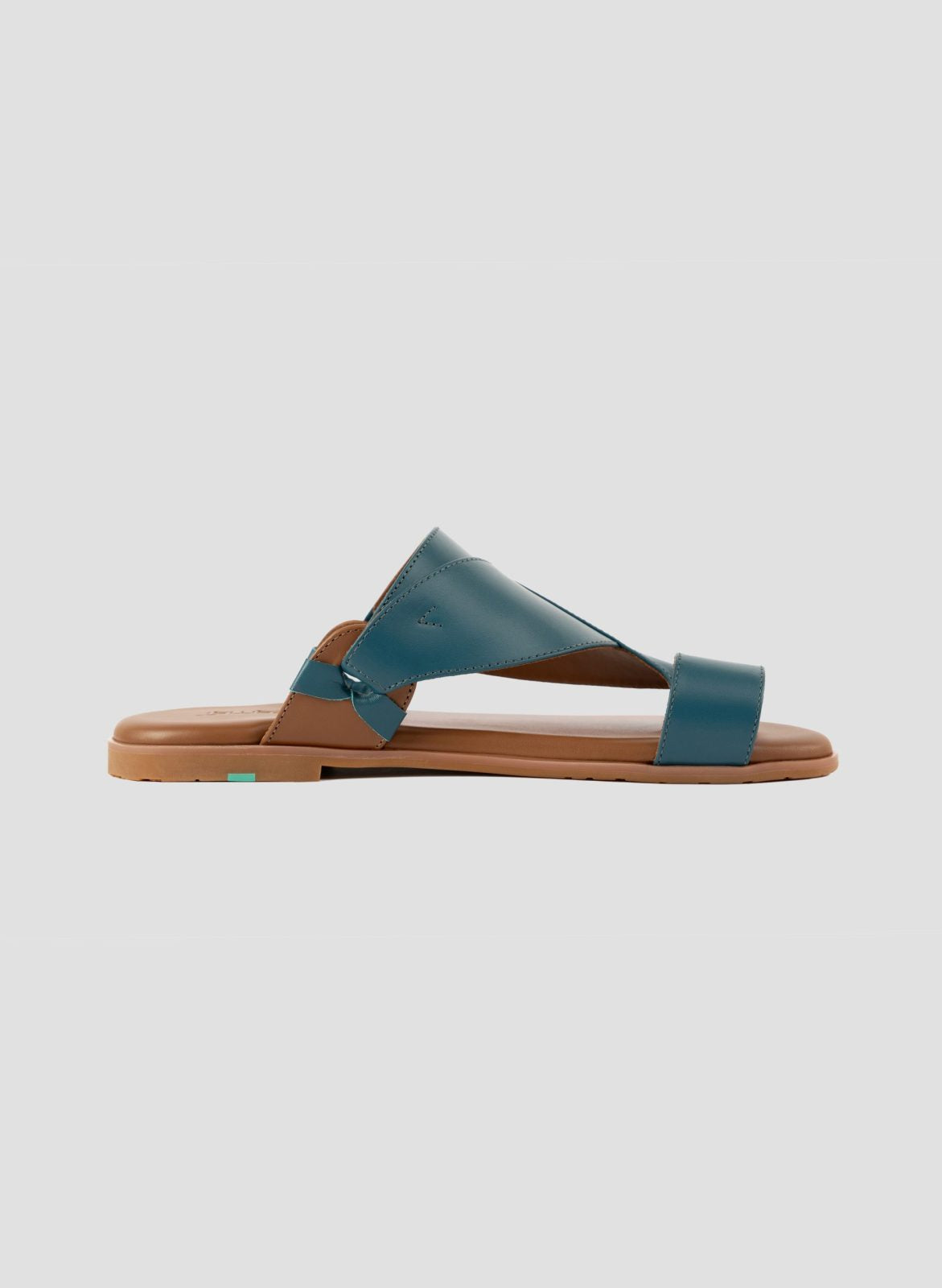Side view of Stylish Arabic Sandals|صندل جلد البقر بلمسة ناعمة ومريحة للاستخدام اليومي|Touq Arabic Sandals for Men|Leather Ring of Men Arabic Sandals|Upper View of Arabic Sandals for Men|Detail Information with Images about Touq Arabic Sandals for Men|Ins