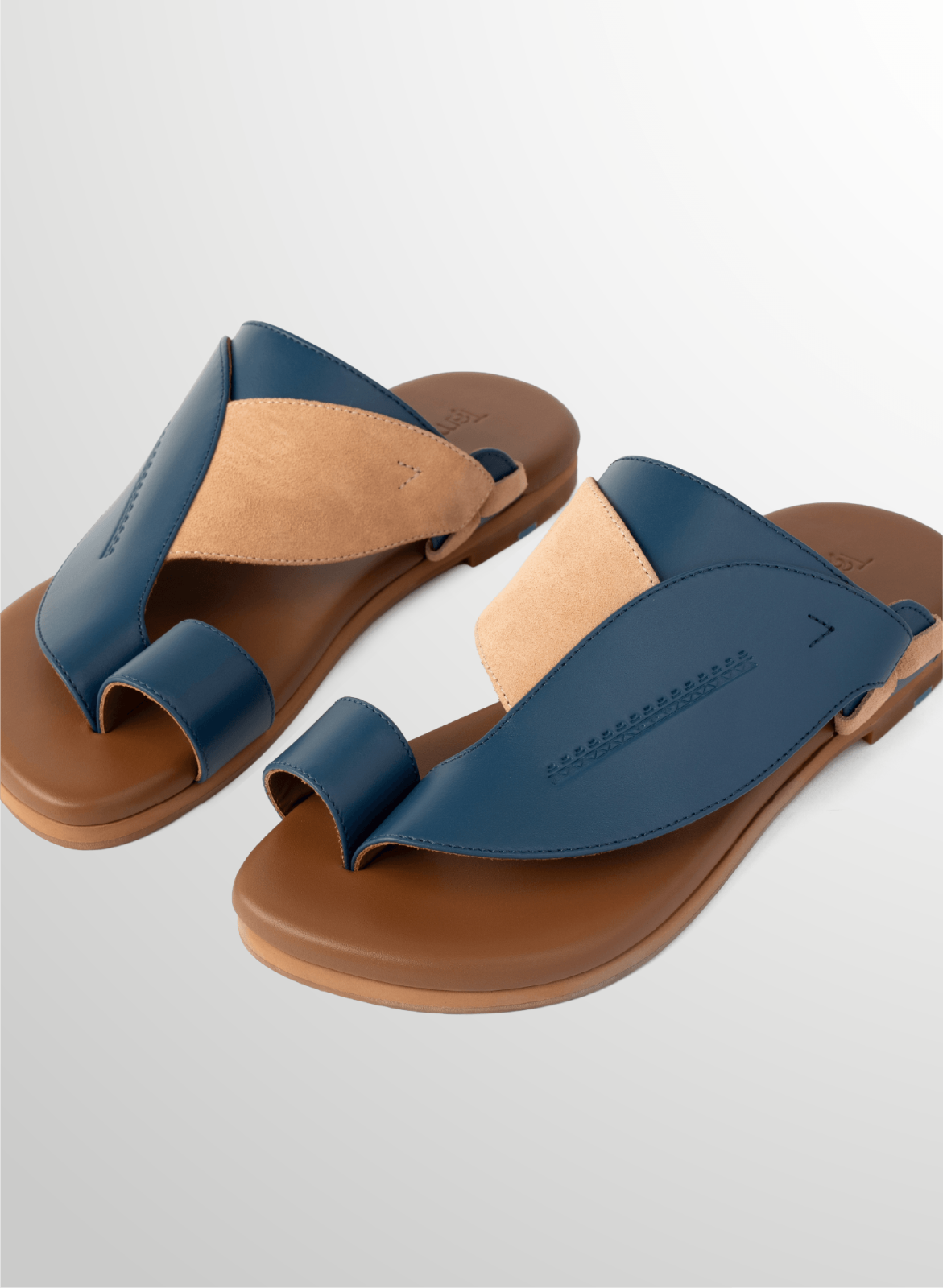 Side View of Qubaia Leather Arabic Sandals |صنادل رجالي مناسبة للمشي والأنشطة اليومية|Traditional Qubaia Arabic Sandals for men|Comfertable Qubaia Arabic Sandals for Men|صندل أنيق للرجال بخامة متينة وتصميم عملي|Detail Information about Qubaia Arabic Sanda