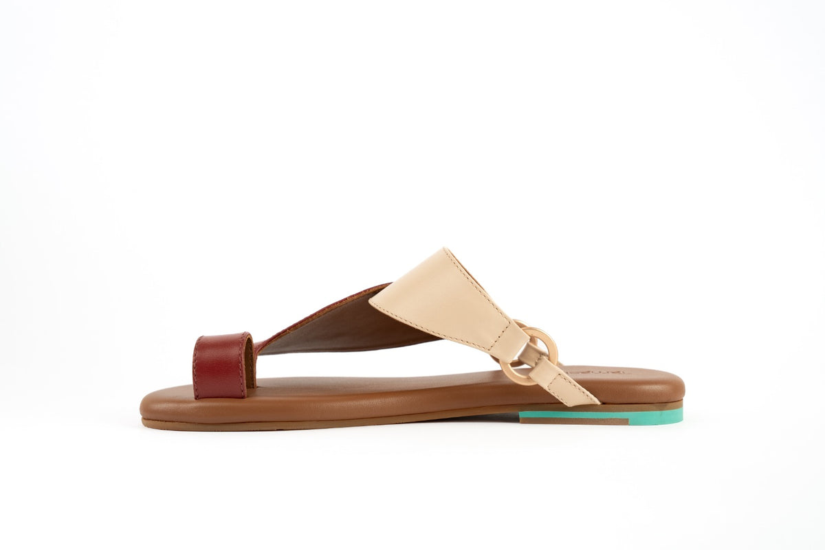 Side View of Mahzam Women Sandals|Tamashee XYZ Sandals For Women Premium Leather Arabic Flat Sandals|Traditional Mahzam Tamashee Sandals for women|Iron matte gold ring of |صندل تماشي رجالي بتصميم أنيق ومريح للاستخدام اليومي|Sandals Information of Leather 