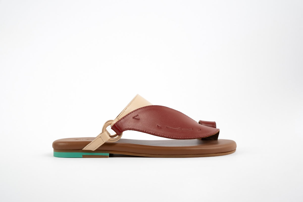 Side View of Mahzam Women Sandals|Tamashee XYZ Sandals For Women Premium Leather Arabic Flat Sandals|Traditional Mahzam Tamashee Sandals for women|Iron matte gold ring of |صندل تماشي رجالي بتصميم أنيق ومريح للاستخدام اليومي|Sandals Information of Leather 