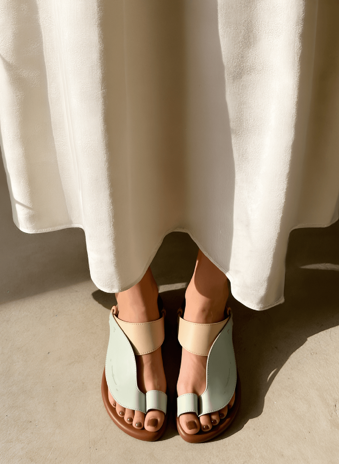 Side View of Ibzem Women Sandals|Women Sandals Elegant Leather Flat Arabic Sandals Comfort Fit|TraditionalStyle Ibzeem Sandals for women|Iron matte gold ring of|Upper View of Traditional Arabic Style Sandals|Detail Information of Ibzeem Cow Leather sandal