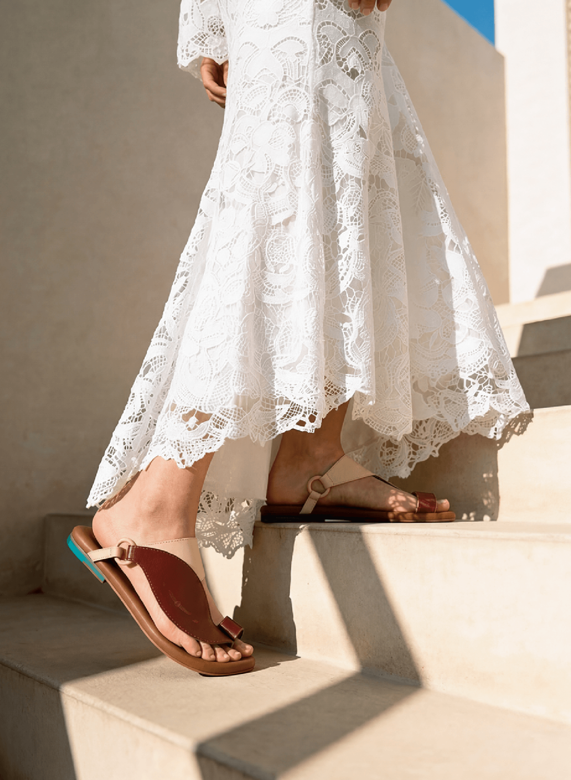 Side View of Mahzam Women Sandals|Tamashee Mahzam Sandals For Women Premium Cow Leather|Traditional Burgundy Mahzam Tamashee Sandals for women|Iron matte gold ring of Burgundy Sandals for Women|Upper View of Talaheeq cow leather mix of natural and Burgund